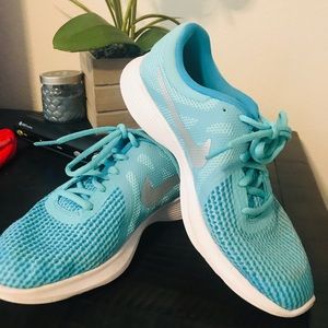 Nike Sky Blue Shoes 6 Youth